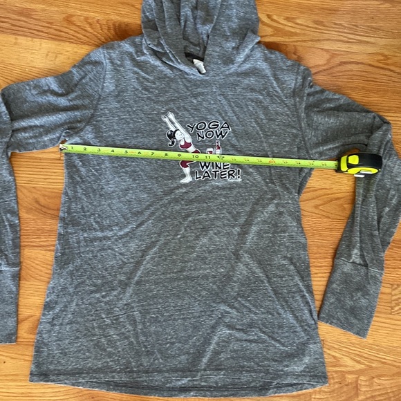Alo Pull Over Lightweight Hooded Yoga Sweatshirt - Picture 8 of 12